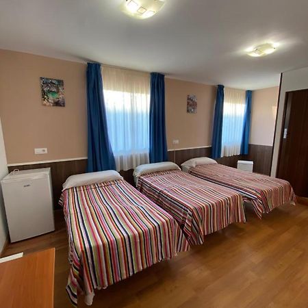 Hostal Urpi-Oklahoma Reus Luaran gambar