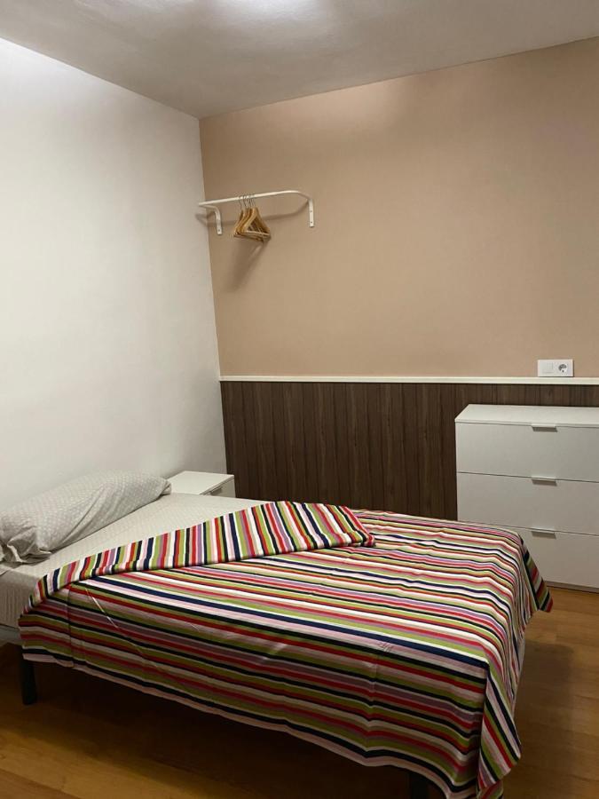 Hostal Urpi-Oklahoma Reus Luaran gambar